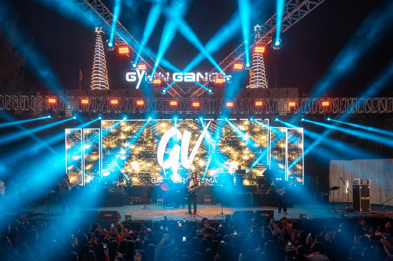 Gajendra Verma performing live